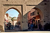 Marrakech - Medina meridionale, ingresso nella Kasba nei pressi di Bab Agnaou. 